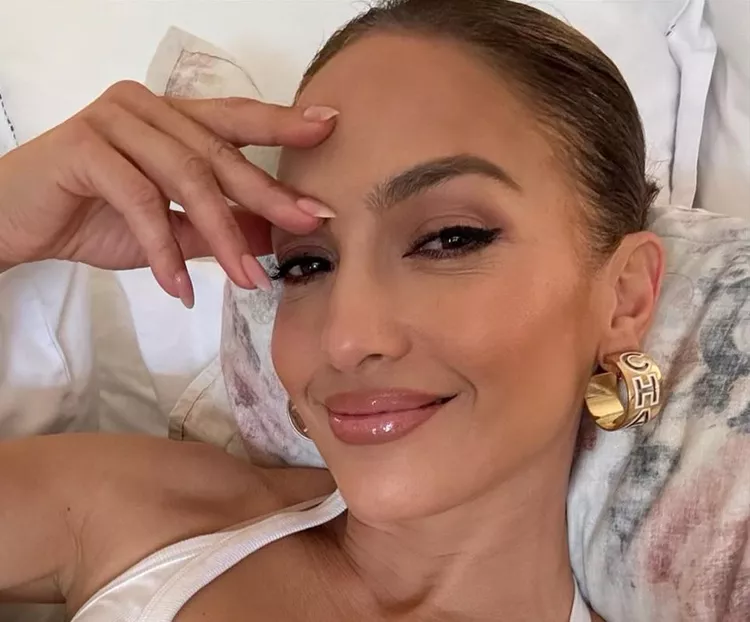 Jennifer Lopez Co-Signs The Naked French Manicure For Summer